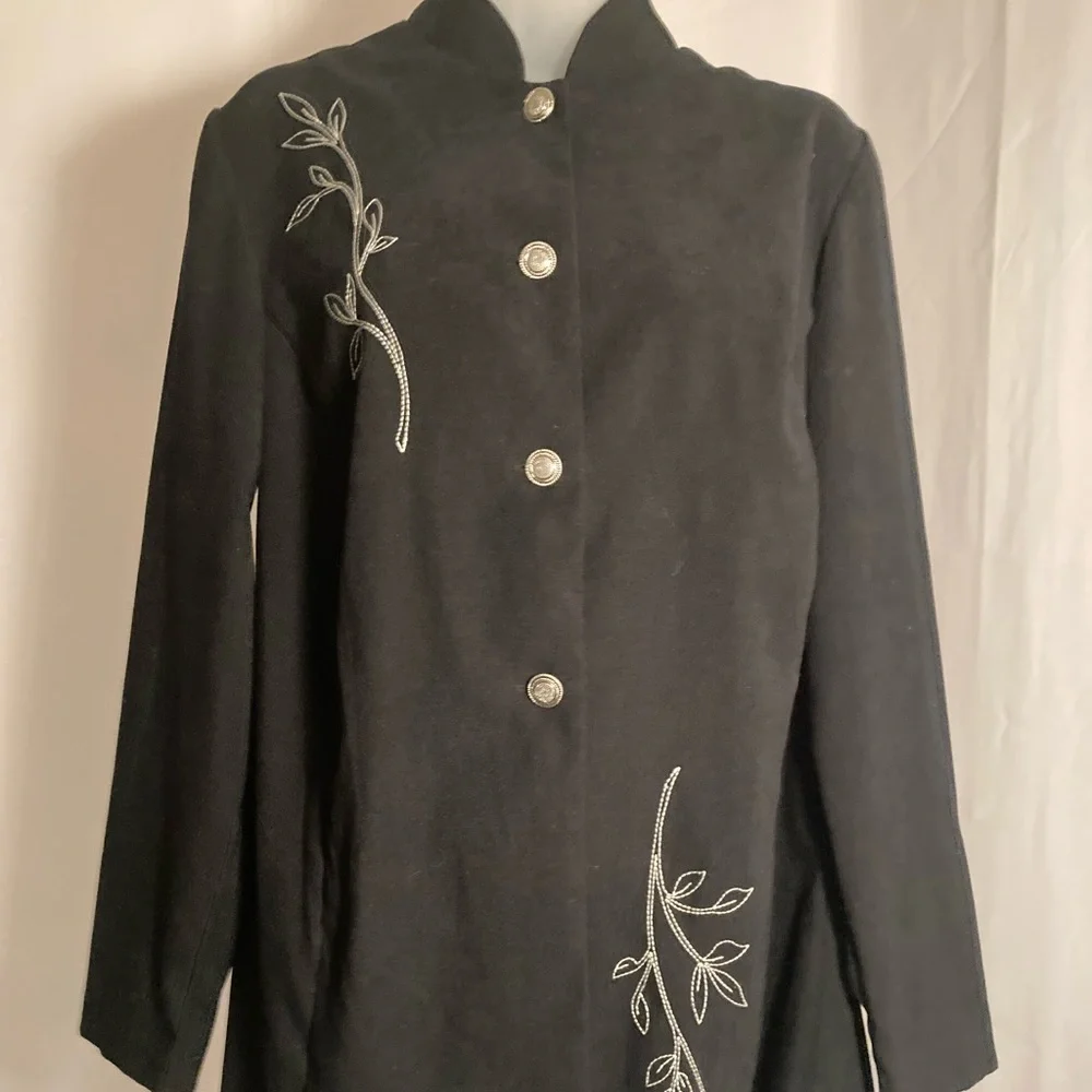 Helene blake embroidered top button down 14 w